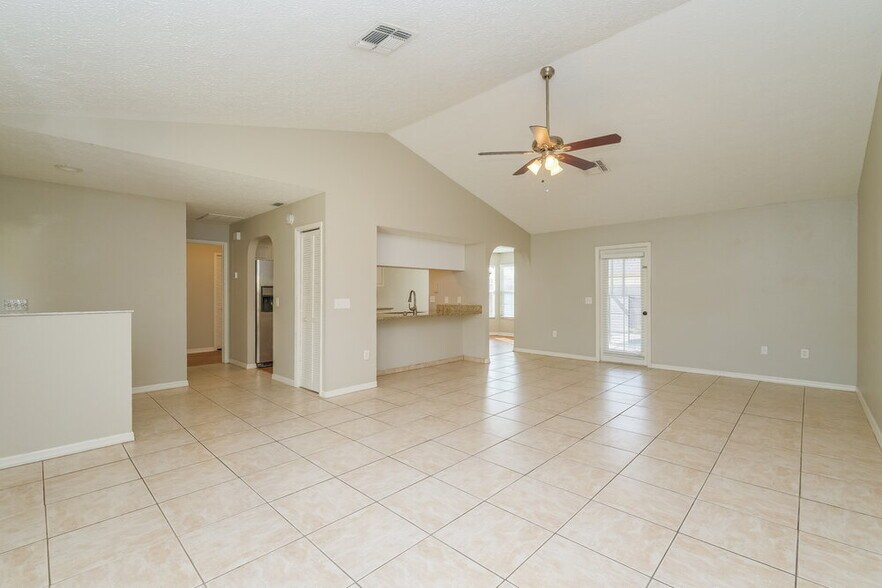 Building Photo - 4715 Whitetail Ln