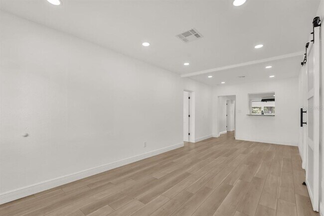Building Photo - 1260 Seminola Blvd