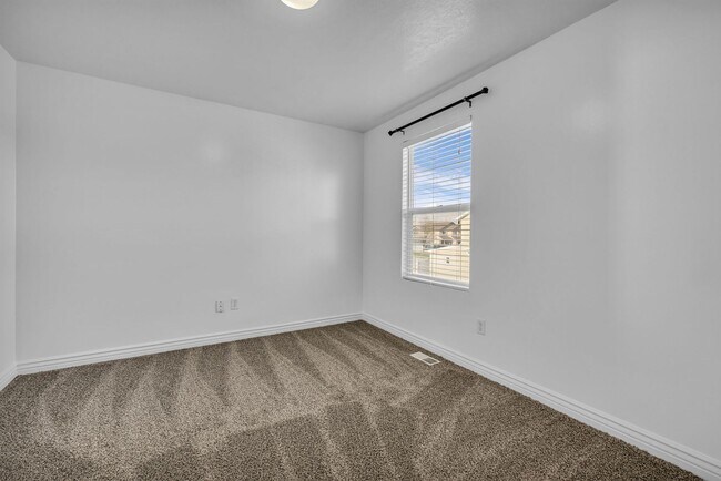 Building Photo - 3 Bedroom 2 Bathroom Home in Saratoga Springs!!