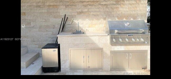 Building Photo - 100 S Prospect Dr