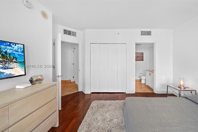Building Photo - 1331 Brickell Bay Dr