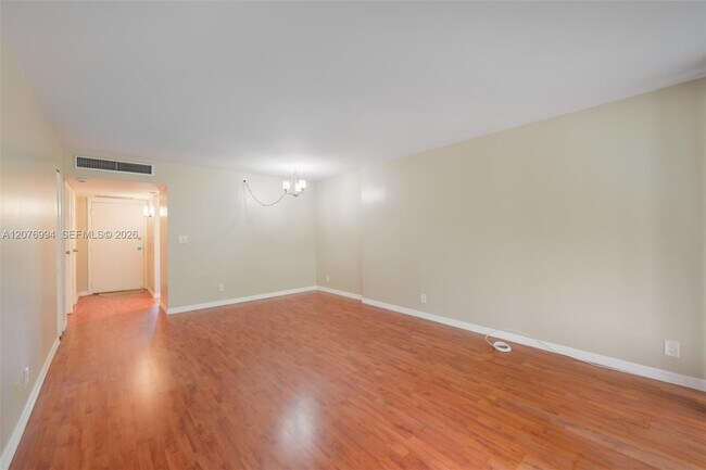Building Photo - 20500 W Country Club Dr