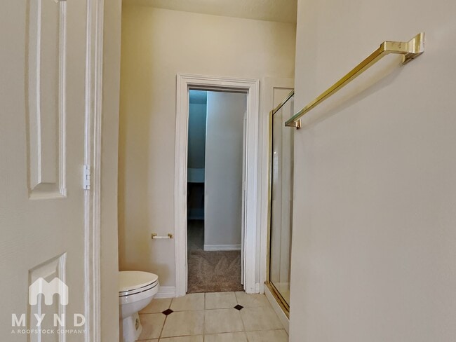 Building Photo - 1127 Enclave Square E