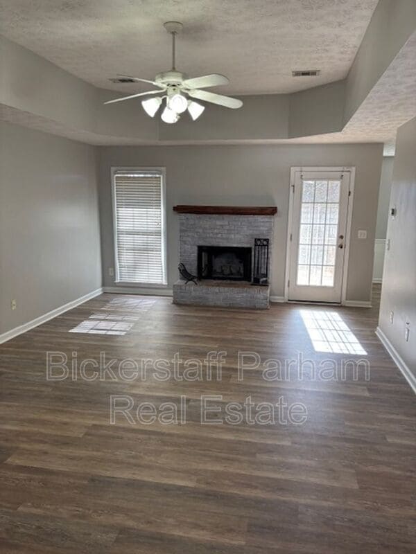 Building Photo - 9146 Garrett Lake Dr