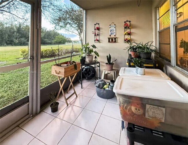 Building Photo - 1000 SW 125th Ave