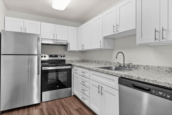 1 Bed 1 Bath with Den - 775 Sq Ft - Bay Ridge Apartments