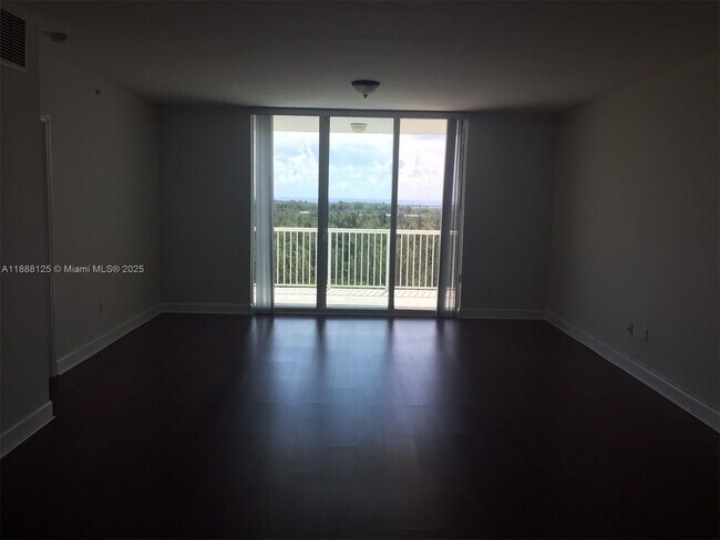 Building Photo - 15051 Royal Oaks Ln