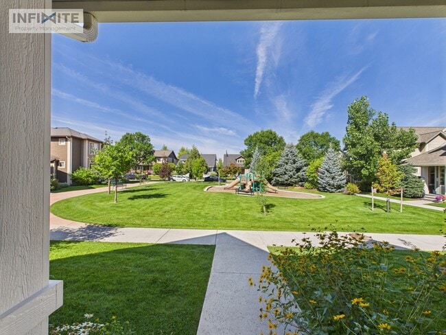 Building Photo - Four Bedroom on the Pocket Park