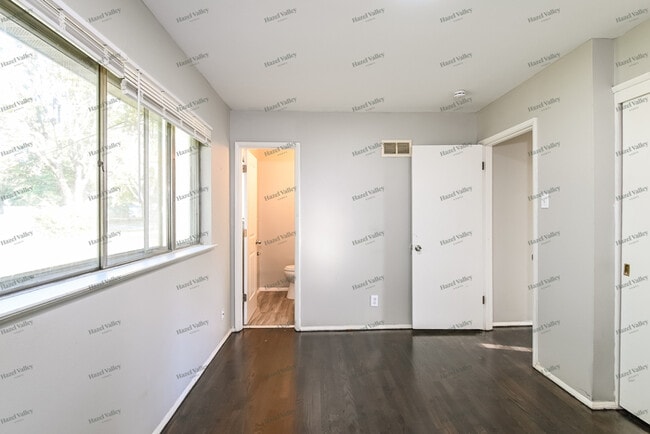 Building Photo - 1825 Clover Ln