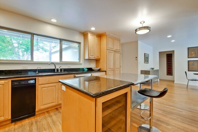 Building Photo - Amazing Midtown Home on a Quiet Cul-de-sac.