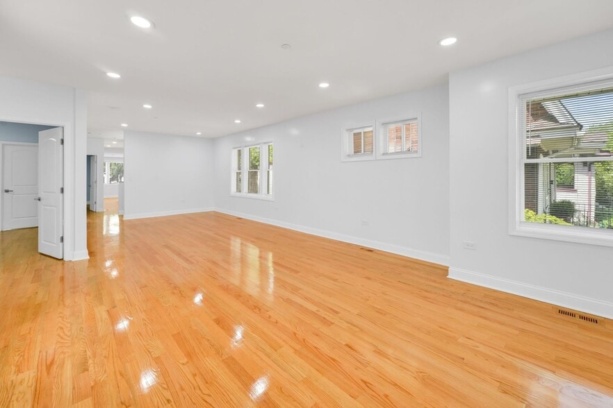 Building Photo - 1115 N Taylor Ave