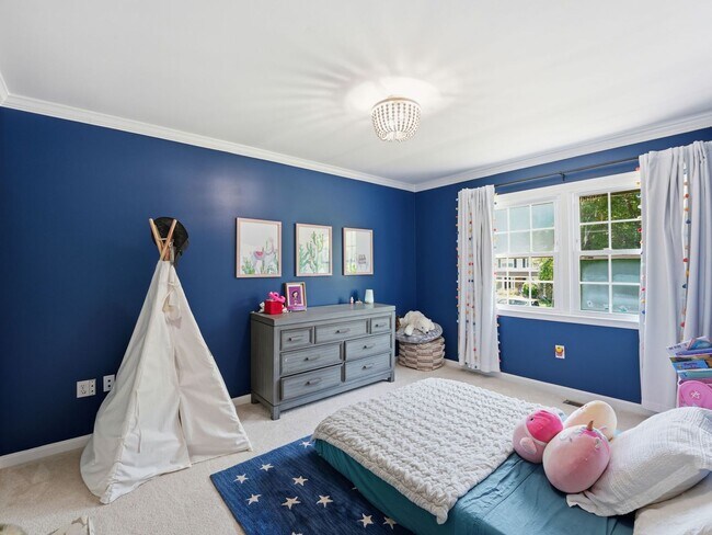 Building Photo - Freshly Refined Home with Generous Space and Timeless Appeal