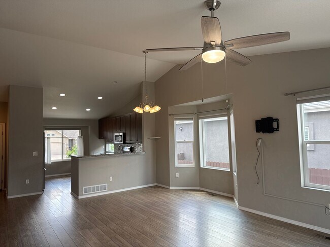 Building Photo - Beautiful stucco 4 bed rancher on premium ...