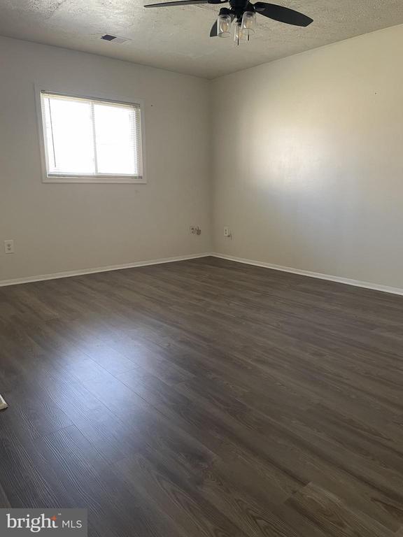 Building Photo - 2216 Sanibel Dr