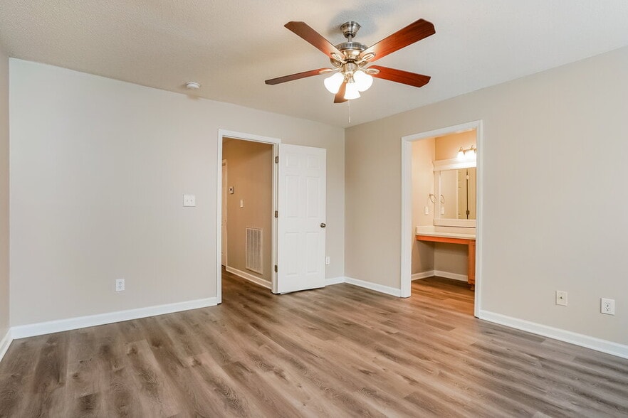 Building Photo - 1256 Grovewood Dr