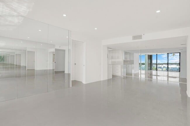 Building Photo - 2697 N Ocean Blvd