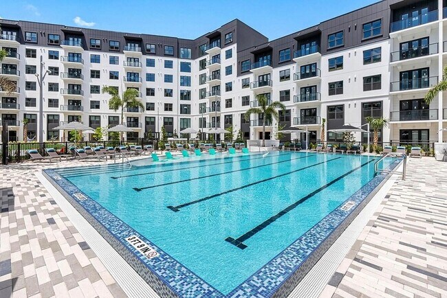 Building Photo - 425 Centerpointe Cir