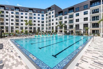 Building Photo - 425 Centerpointe Cir