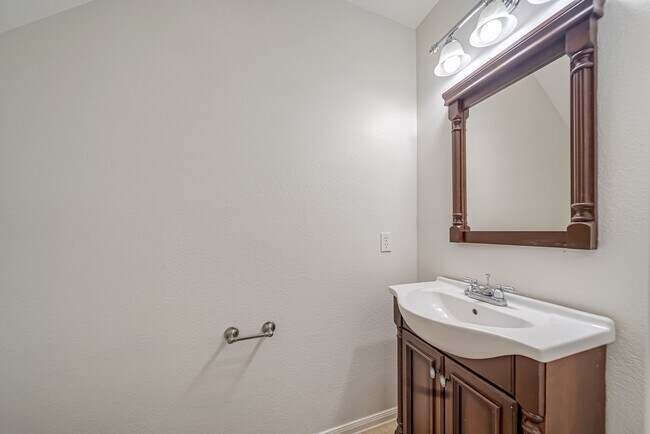 Building Photo - 18439 Sunrise Oaks Ct