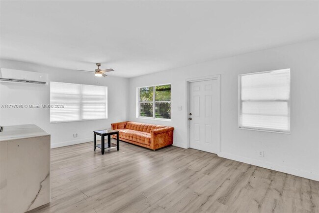 Building Photo - 1517 NW 8th Ave