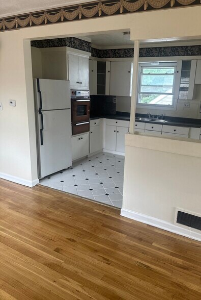 Kitchen entrance - 144 Telford St