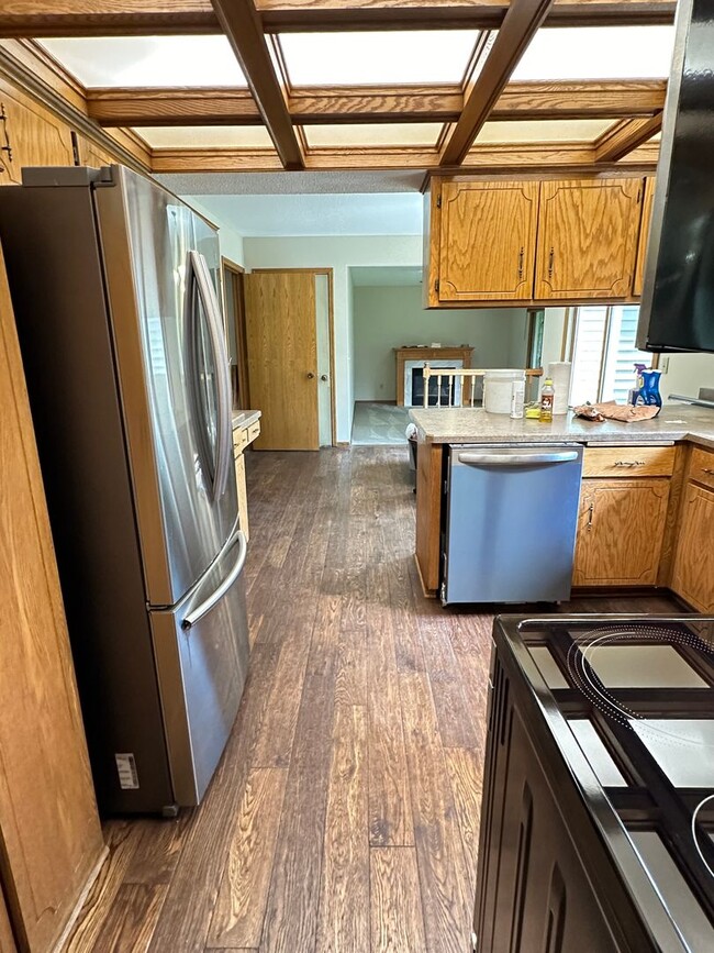 Building Photo - Lakeville Single Family Home, Dishwasher, ...