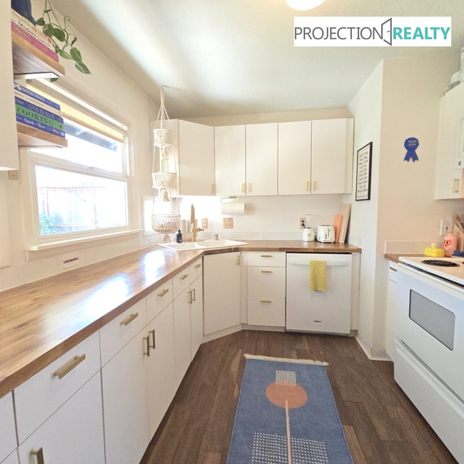 Building Photo - 4419 NE 74th Ave