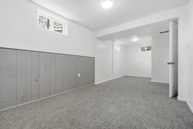 Building Photo - Charming 3-Bedroom with 2 Baths and Extra Room in Basement!