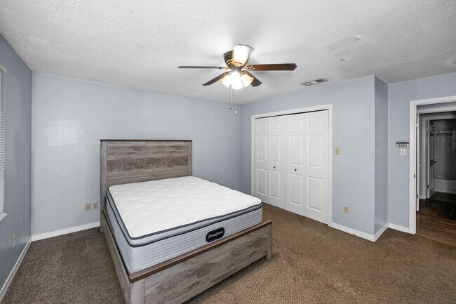 Building Photo - 115 Donna Cir