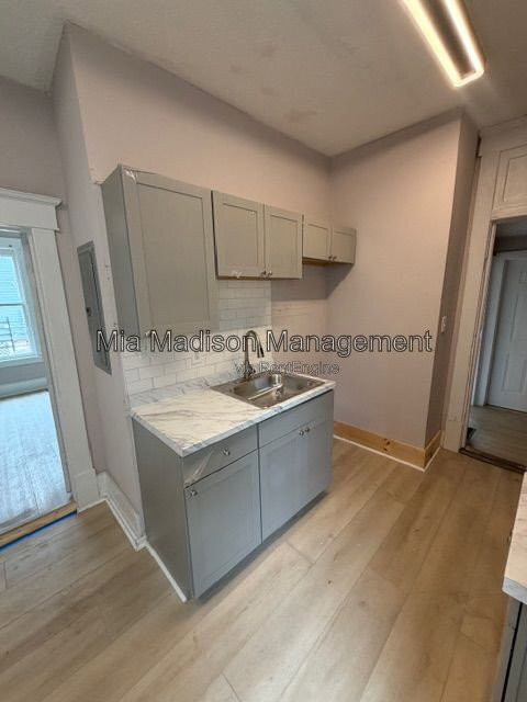 Building Photo - 513 W 35th St