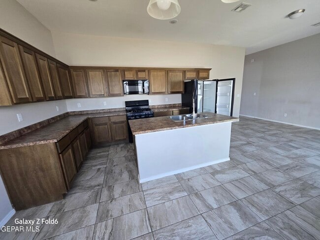 Building Photo - 476 SPC Isaac Trujillo Dr