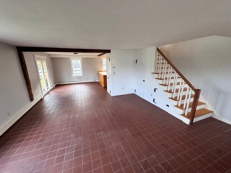 Building Photo - 253 Davis Rd