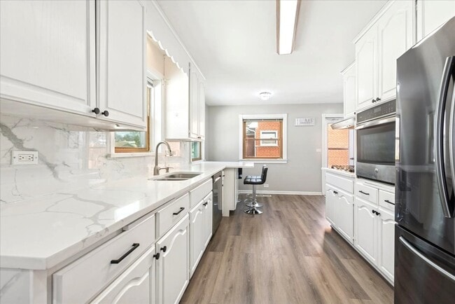 Building Photo - 507 S Waterman Ave