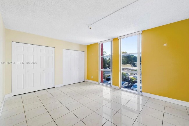 Building Photo - 1750 W 46th St