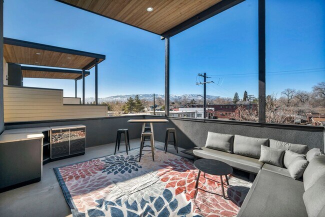 Building Photo - Mid-Town Modern Gem With EV Charger