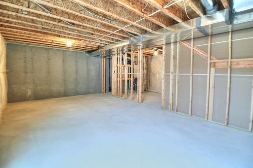 Building Photo - HOLIDAY MOVE-IN SPECIAL - PET FRIENDLY Bea...