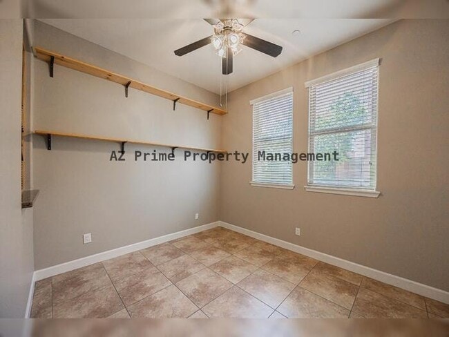 Building Photo - 563 W 6th St