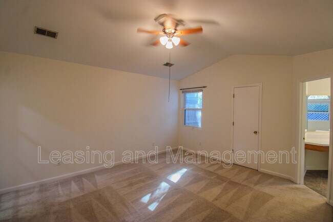 Building Photo - 1240 Llewellyn Rd