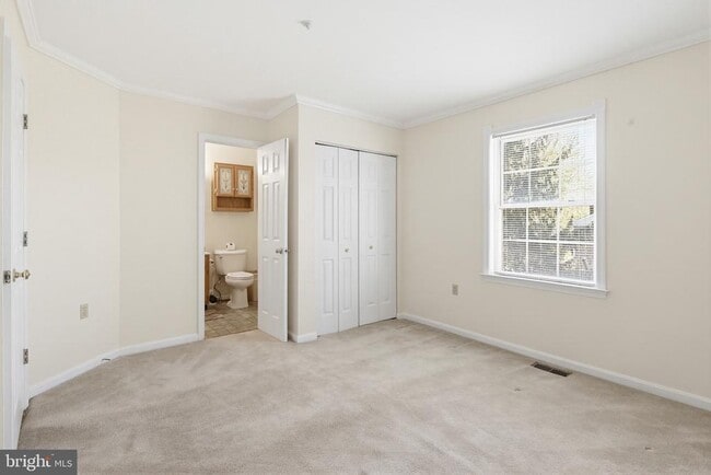 Building Photo - 206 N Towne Ct