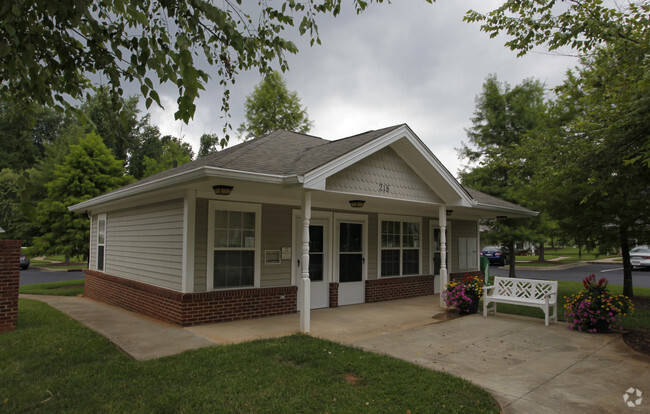 Building Photo - Forest Glen