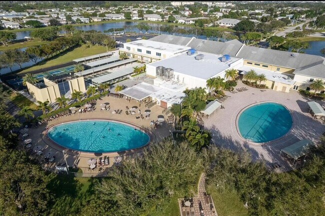 Building Photo - 128 Canterbury F