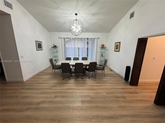 Building Photo - 3911 SW 56th Ct