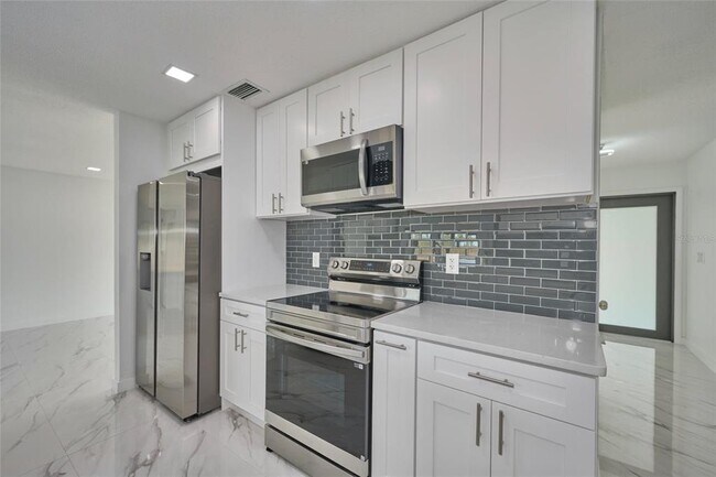 Building Photo - 2310 Laguna Dr