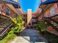 Building Photo - Great Corner Unit in University Area with Gated Parking