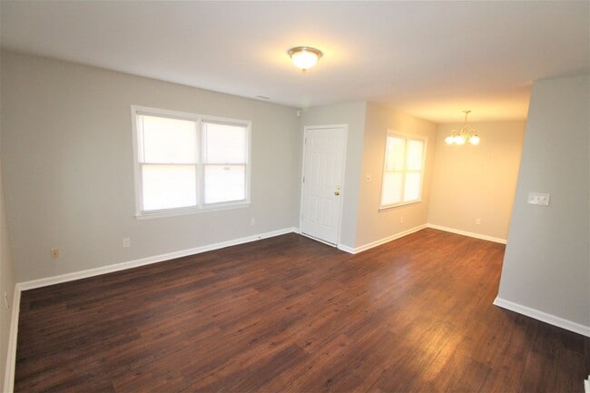 Building Photo - Move-In Ready Ranch Minutes from Plaza Midwood, NoDa & Uptown
