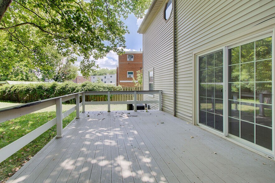 Building Photo - 1655 Southbend Dr