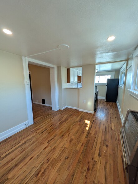 Dining room connected to kitchen - 1280 Race St