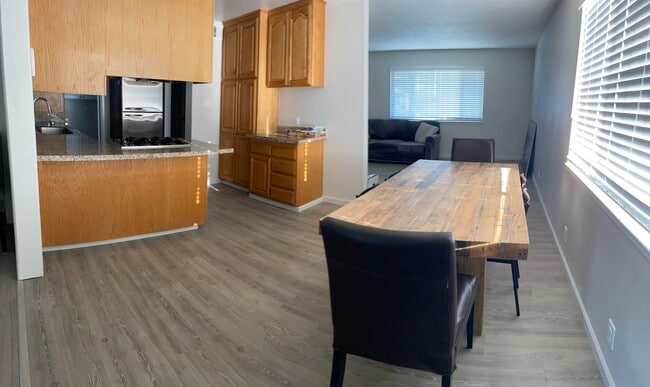 Building Photo - 9101 La Riviera Dr