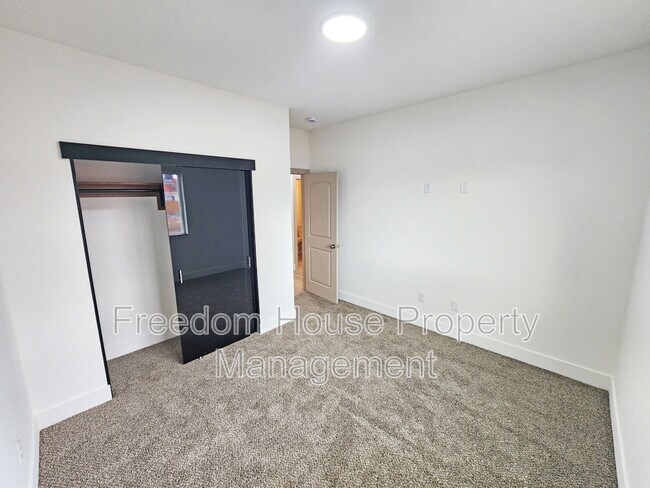 Building Photo - 1340 Arrowhead St