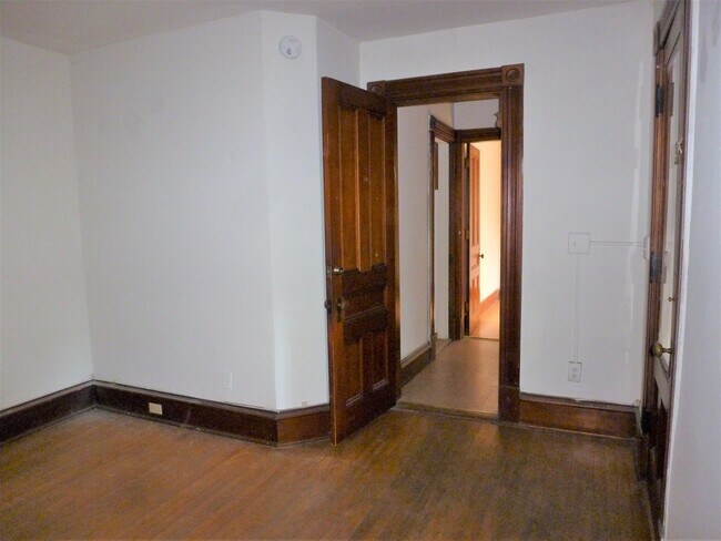 Building Photo - 12 Hickok Pl